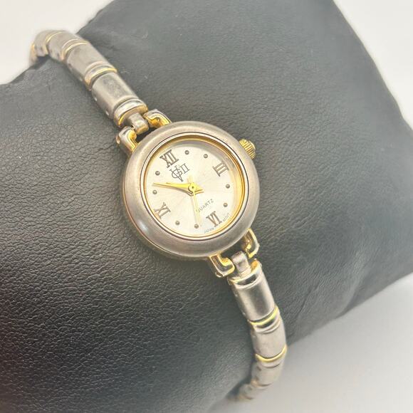 Gloria Vanderbilt Women’s Silver Fashion Quartz Watch 22mm Working - Picture 3 of 8